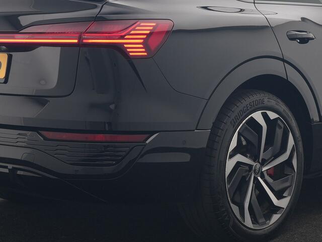 Audi Q8 e-tron Sportback 55 Quattro S edition 95 kWh 408pk Dealer O.H | Luchtvering | Panodak | Black Optic | Adaptive Cruise | 360 Camera | B&O Soundsystem | 21"L.M | Alcantara Sportstoelen Memory | Apple Carplay | Matrix LED |