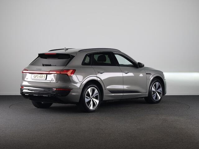 Audi Q8 e-tron 50 quattro Edition 95 kWh 340pk | SOH 96% | Lederen bekleding | | 20 inch lichtmetalen velgen | Elektrisch verstelbare voorstoelen met geheugen | Parkeercamera |