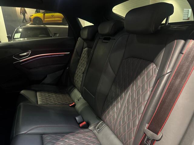 Audi Q8 Sportback e-tron 55 quattro S Edition 408pk / 115 kWh · Panoramadak · Bang & Olufsen sound · Stoel,-Stuur & achterbank verwarmd · Leder · 21'' Velgen · Apple/Android Car Play · Camera · Dodehoeksensoren· ·