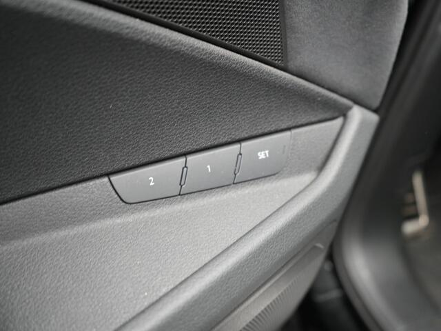 Audi Q8 Sportback e-tron 55 quattro 2x S Line 114 kWh 408pk Dealer O.H. | Luchtvering | Panodak | Head Up | 360 Camera | Matrix LED | Alcantara Sportstoelen Memory & Verwarmd | Keyless | Sfeerverlichting | Apple Carplay | Navigatie | DAB |
