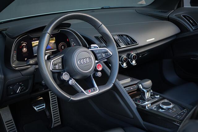 Audi R8 Spyder 5.2 performance quattro | OPF DELETE UITLAAT | KERAMISCHE REMMEN | STOELVERWARMING | ELEKTRISCHE STOELEN | ACHTERUITRIJCAMERA | CARBON IN & EXTERIEUR |