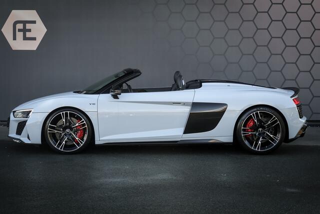 Audi R8 Spyder 5.2 performance quattro | OPF DELETE UITLAAT | KERAMISCHE REMMEN | STOELVERWARMING | ELEKTRISCHE STOELEN | ACHTERUITRIJCAMERA | CARBON IN & EXTERIEUR |