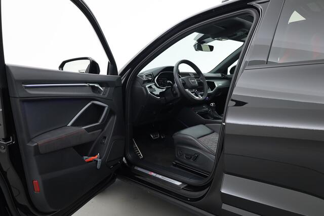 Audi RS Q3 Sportback 2.5 TFSI | Pano | RS Seats | RS Sportuitlaat | Matrix LED | Sonos | Full Black | 21'' | ACC | Keyless | Camera | X