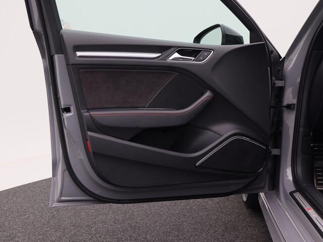 Audi RS3 Limousine 2.5 TFSi 400 Pk RS 3 quattro | Panorama Dak | B&O Audio | Camera | Bluetooth | Adaptive Cruise | Climate Control | 19 Inch | 68.435 Km