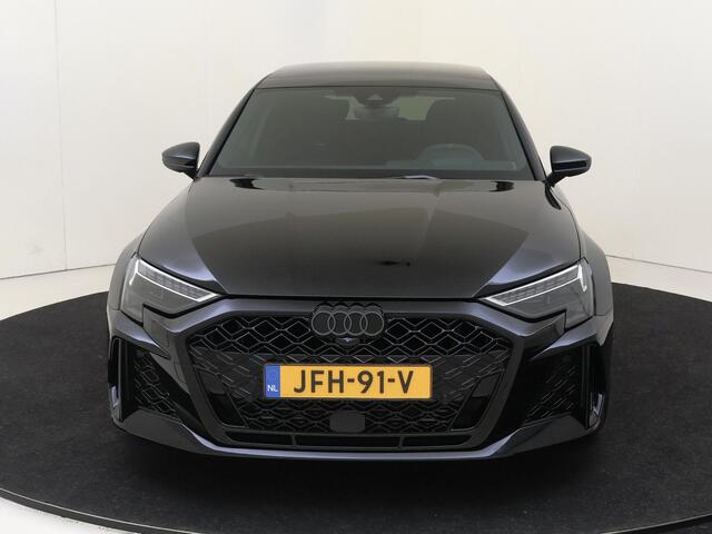 Audi RS3 2.5 TFSI quattro | Panoramadak | RS-schaalstoelen | Head-op display | RS-sportuitlaat | SONOS audio | Parkeerassistent | Dodehoek detectie |