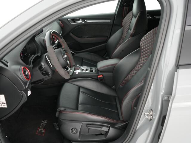 Audi RS3 Limousine 2.5 460pk TFSI quattro |APR stage 1|APR carbon air intake|Akrapovic|RS-stoelen|Bang&Olufsen|digital cockpit|Apple Carplay|Matrix-LED|blind spot|