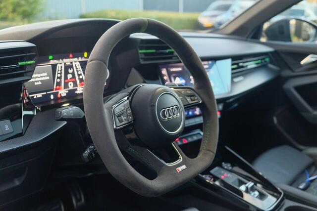 Audi RS3 Sportback 2.5 TFSI 400PK Quattro Hulk Panoramadak *BTW* Keramisch VOL! Massage B&O audio RS Dynamic