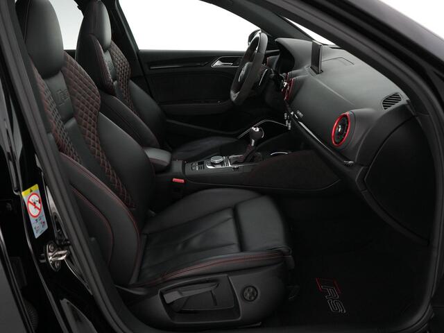 Audi RS3 Limousine 2.5 400pk TFSI quattro |panoramadak|RS-seats|B&O|blind spot|ACC|parkeercamera|stoelverwarming|