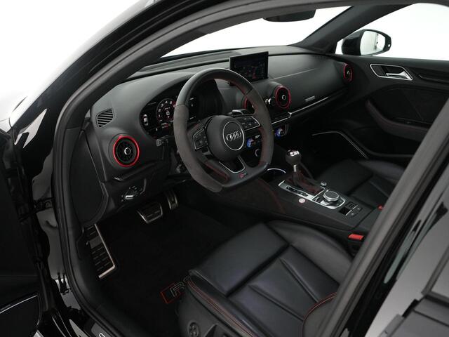 Audi RS3 Limousine 2.5 400pk TFSI quattro |panoramadak|RS-seats|B&O|blind spot|ACC|parkeercamera|stoelverwarming|