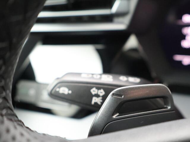 Audi RS3 Sportback 2.5 FSI 295 kW / 400 PK | Sonos premium 3d | Pneumatische lendensteunen | Velgen 10-kr.sp. zwart | Topsnelheid 280 km/h | Glazen panoramadak | Rs-sportuitlaatsysteem | Assis.pak driving+parking plus | Climate pakket plus | Matrix koplampen | Com