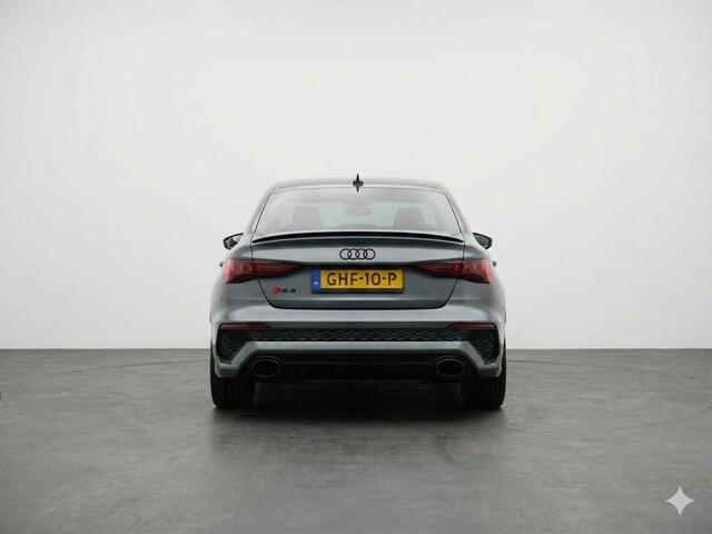 Audi RS3 A3 Limousine 2.5 TFSI quattro 400pk | Panoramadak | 3-spaaks sport afgevlakt stuurwiel | Adaptief onderstel | SONOS Premium 3D Audio