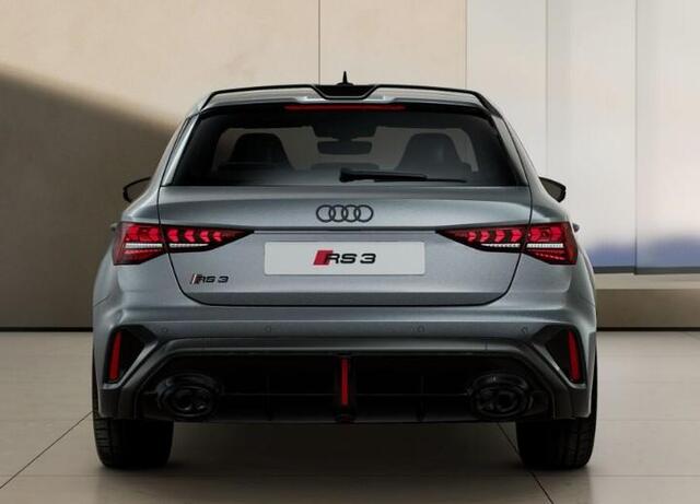 Audi RS3 Sportback quattro competition limited nr. 594 | Lak Gletsjerwit mat Exclusive | RS schaalstoelen exclusive | Panoramadak | Head-up Display | Carbon dakspoiler |