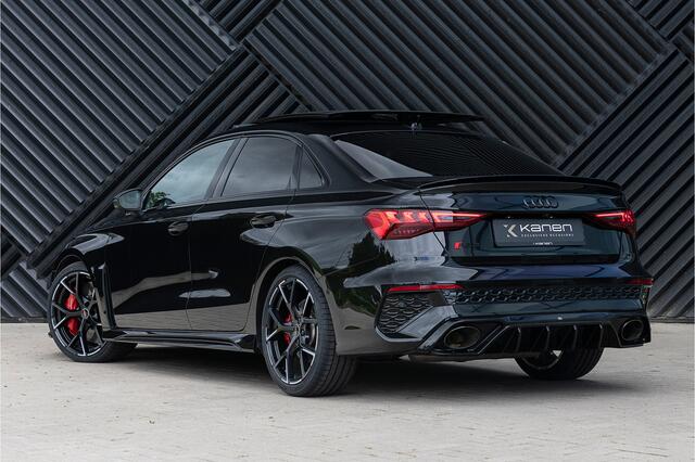 Audi RS3 2.5 TFSI Quattro ACC Pano HUD B&O Keramisch Massage Matrix Massage