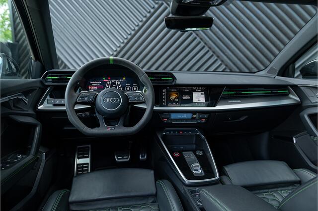Audi RS3 2.5 TFSI Quattro ACC Pano HUD B&O Keramisch Massage Matrix Massage