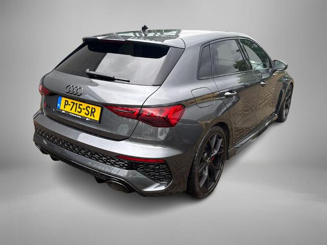 Audi RS3 2.5 TFSI 400pk RS 3 quattro · Panoramadak · Bang & Olufsen · Nappa Leder · Camera · Elektrische stoelverstelling · Apple/Android Car Play · Head-Up Display ·