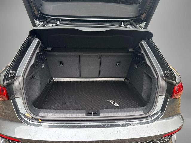Audi RS3 2.5 TFSI 400pk RS 3 quattro · Panoramadak · Bang & Olufsen · Nappa Leder · Camera · Elektrische stoelverstelling · Apple/Android Car Play · Head-Up Display ·