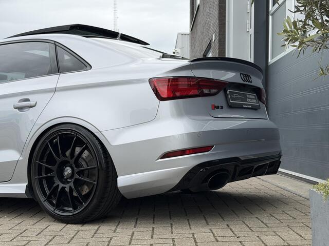 Audi RS3 Limousine 2.5 TFSI RS 3 QUATTRO | Schuif-kanteldak | CERAMIC | CarPlay | Keyless | B&O | OZ | Side Assist | MAGNETIC RIDE | Camera