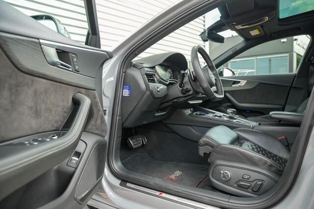 Audi RS4 A4 Avant 2.9 TFSI quattro Panoramadak B&O Keramisch Leer Cruise Camera CarPlay