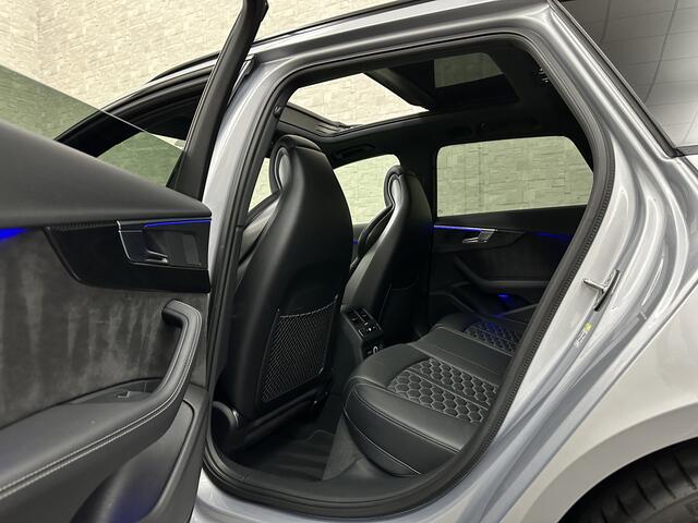 Audi RS4 Avant 2.9 TFSI A4 Quattro | Carbon | Panorama | RS-Dynamic | ACC | 360 Camera | Matrix-LED | Keyless-Entry | Massage | 20 inch | Memory | Black-Optic | 3-Zone Clima | Tour-Pakket | Getint Glas | Sfeerverlichting | Autom. Parkeren | Virtual-Cockpit |