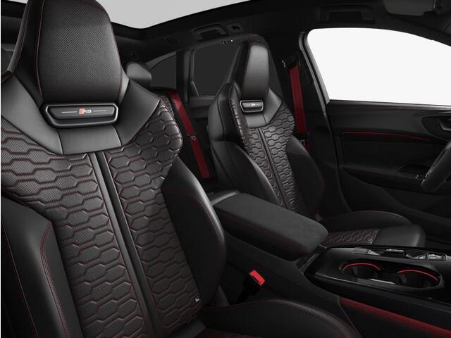 Audi RS5 Avant e-hybrid 470 kW / 639 pk | Audi Sportpakket | Optiekpakket carbon | RS keramische remmen rood | Panorama-glasdak |