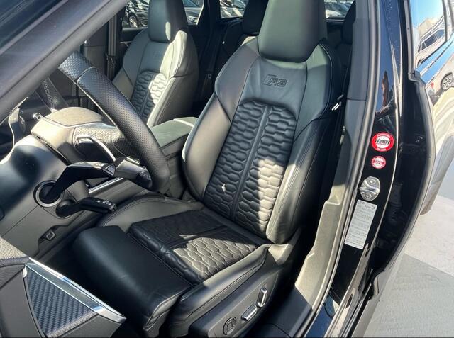 Audi RS6 Avant TFSI quattro / Trekhaak / Panoramadak / Keramisch / 360Camera / Head-up / Softclose / Standverwarming / B&O / Volleder / 22'' / Apple CarPlay / Achterasbesturing / Luchtvering / Dodehoek / DAB / ACC / St