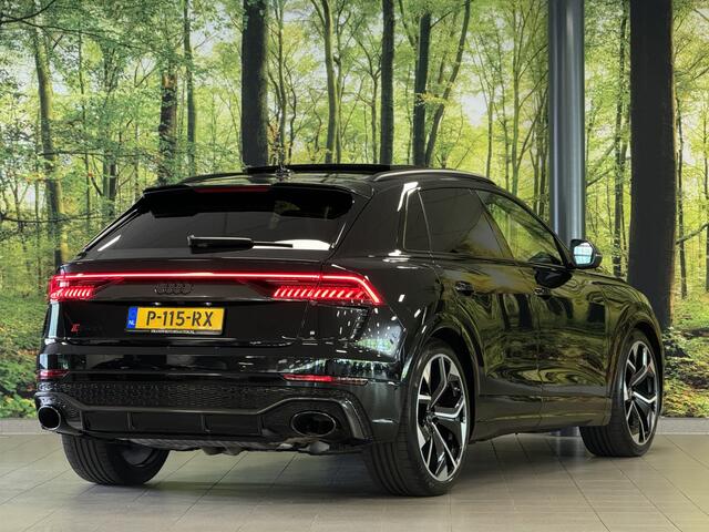 Audi RSQ8 4.0 TFSI RS Q8 quattro | Carbon Optiek Pakket | Dynamic Plus | Keramisch | 23'' lichtmetaal | Panoramadak | Massage | 600 Pk! | Head-up display | Trekhaak | Bang & Olufson |