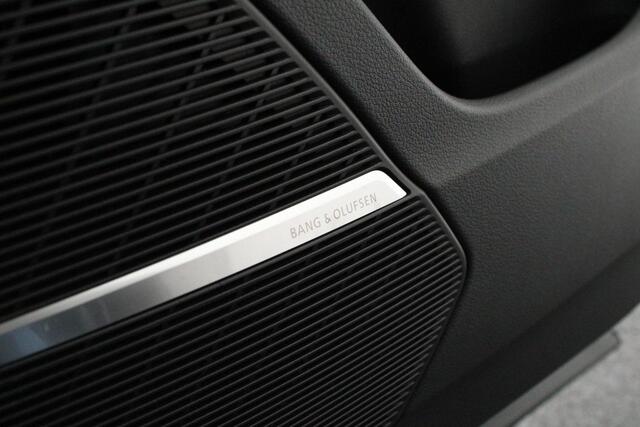 Audi RSQ8 4.0 TFSI 600pk quattro Trekhaak 360Camera Head-Up B&O Leder Standkachel Sluithulp Keyless Panoramadak Navigatie