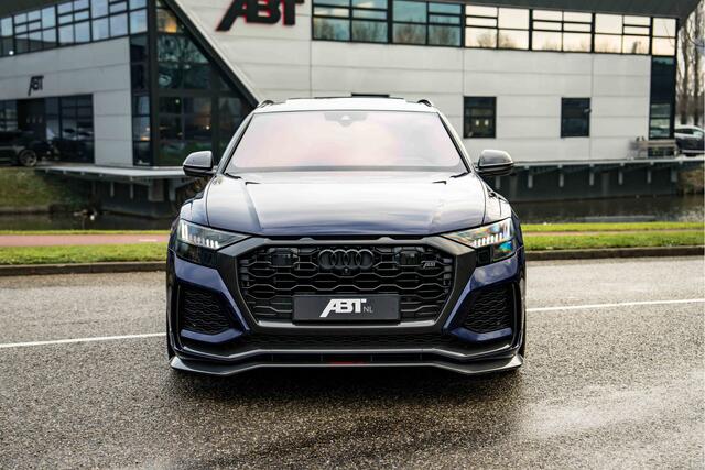 Audi RSQ8 ABT RSQ8-S 700PK | ABT HR23 Glossy Black | Dynamic plus | Carbon exterieur | Designo Mystic blauw (Audi Exclusive) | Keramische remmen | Panorama dak | alcantara hemel | RS Design pakket rood Assistentie pakket plus | Uitgebreid leder pakket | Head-up | M