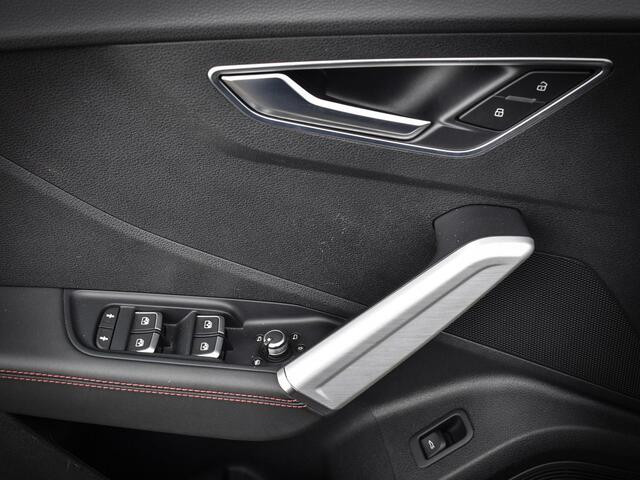 Audi SQ2 2.0TFSI/300PK · Panoramadak · Drive select · Camera + Parkeersensoren