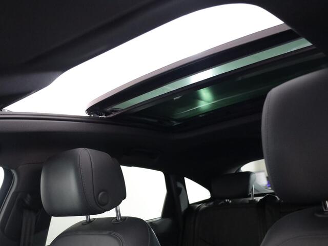 Audi e-tron Sportback 55 quattro Business edition Plus 95 kWh 408 pk | Navigatie | Panoramadak | Parkeersensoren | Achteruitrijcamera | Lederen bekleding | Lichtmetalen velgen 21" | B&O Soundstsystem |