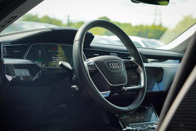 Audi e-tron Sportback 50 quattro Business edition Plus 71 kWh / Adaptive Cruise / 20'' / S-Line / Luchtvering