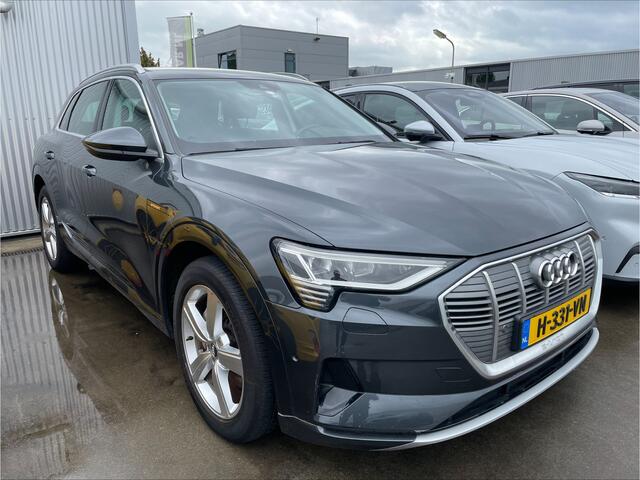 Audi e-tron 50 quattro Launch edition 71 kWh | Luchtvering | Parkeersensoren voor en achter | Aluminium dakreling | Meer foto's volgen!