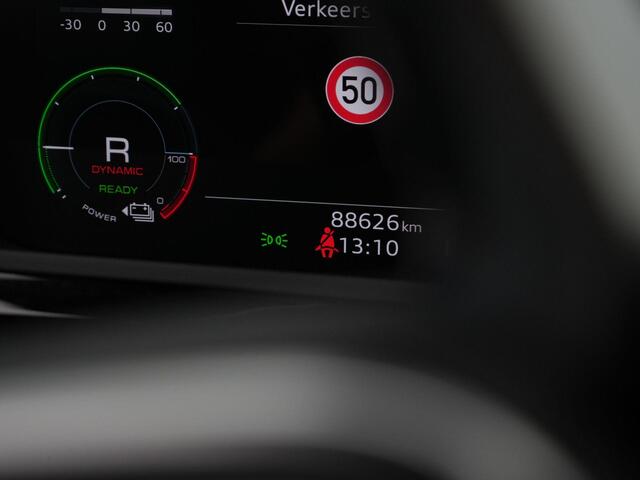 Audi e-tron 50 quattro Business edition Plus 71 kWh 313 pk | Panoramadak | Leder/alcantara | Elektr. verstelbare stoelen | Adaptive Cruise | Achteruitrijcamera