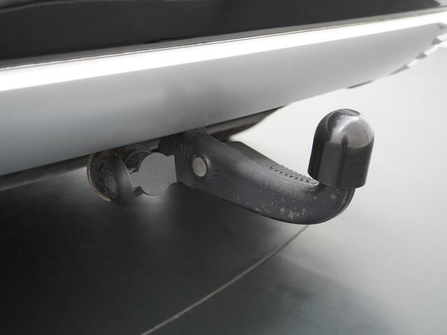 Audi e-tron 55 Quattro 95kWh 408PK Trekhaak Leder/Alcantara Panoramadak Adap.Cruise Navi Ecc Stoelverwarming Business Edition Plus Luchtvering Memory Lmv Elek.Achterklep Privacy Glas Keyless 1e Eigenaar 1.800KG Trekgewicht Zeer compleet!