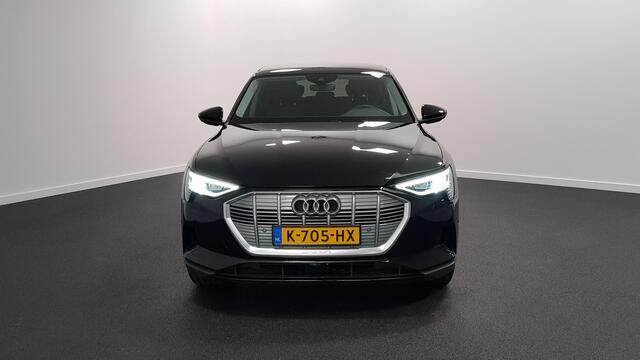 Audi e-tron e-tron 55 quattro | Leder | Navigatie | Trekhaak | Led koplampen | Tour pakket | Virtual cockpit | Cruise control adaptief