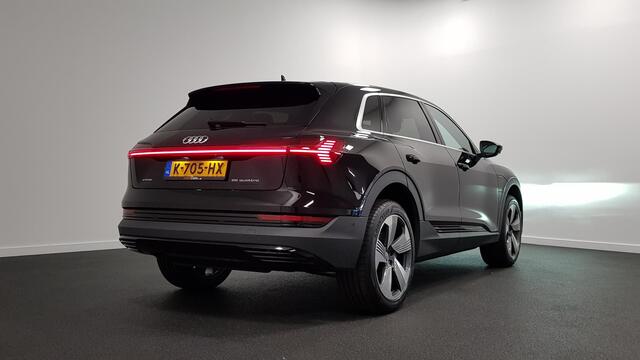Audi e-tron e-tron 55 quattro | Leder | Navigatie | Trekhaak | Led koplampen | Tour pakket | Virtual cockpit | Cruise control adaptief