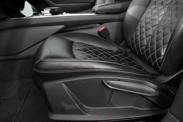 Audi e-tron e-tron 55 quattro | Leder | Navigatie | Trekhaak | Led koplampen | Tour pakket | Virtual cockpit | Cruise control adaptief
