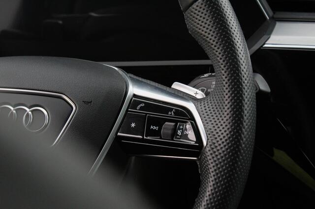 Audi e-tron 55 quattro S edit.95 | Pano | Trekhaak |