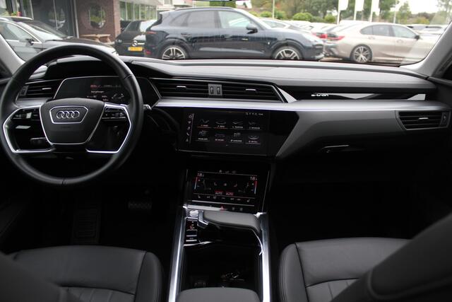 Audi e-tron e-tron 50 quattro Launch edition plus 71 kWh / Panoramadak / Luchtvering / ACC / Virtual Cockpit / 20'' / Navigatie / Leder