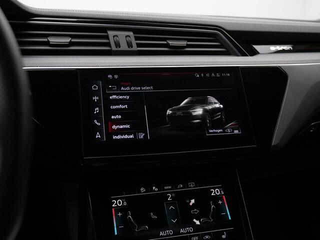 Audi e-tron 55 quattro S-Line Black Edition 95 kWh 408 pk | Panoramadak | Trekhaak | Leder/alcantara (oranje gestikt) | Matrix LED | Achteruitrijcamera | Stoelverwarming