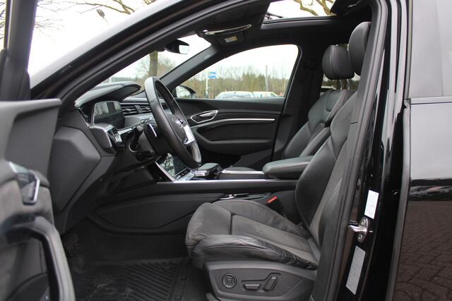 Audi e-tron e-tron 50 quattro Launch edition Black 71 kWh / Panoramadak / 20'' / Luchtvering / ACC / Navigatie / Stoelverwarming