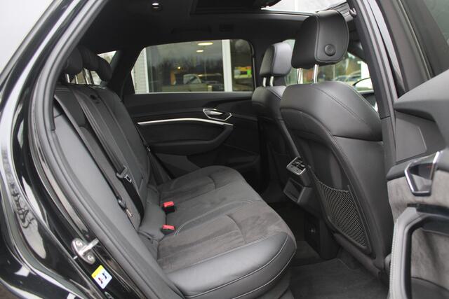 Audi e-tron e-tron 50 quattro Launch edition Black 71 kWh / Panoramadak / 20'' / Luchtvering / ACC / Navigatie / Stoelverwarming