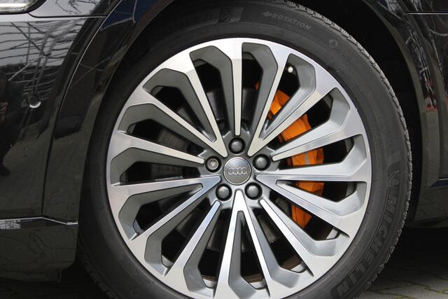 Audi e-tron e-tron 55 quattro advanced 95 kWh - S - line Panoramadak - Head-up display - 21 inch - Bang en Olufsen Dealer onderhouden - Nederlandse auto - Luchtvering - Black pack - Vol leder vol uitgevoerde auto