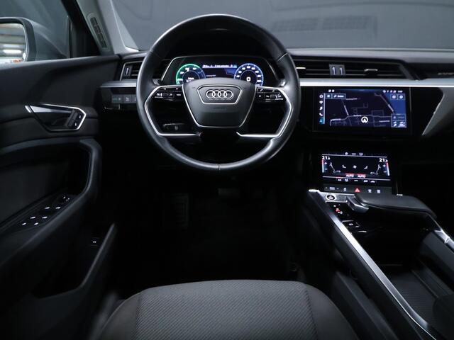 Audi e-tron 55 quattro edition 95 kWh Sport [LUCHTVERING, CRUISE CONTROL, BLUETOOTH TELEFOON, PDC V+A, CLIMATE CONTROL, LANE ASSIST, ELEKTRISCHE ACHTERKLEP, LED KOPLAMPEN, NIEUWSTAAT]