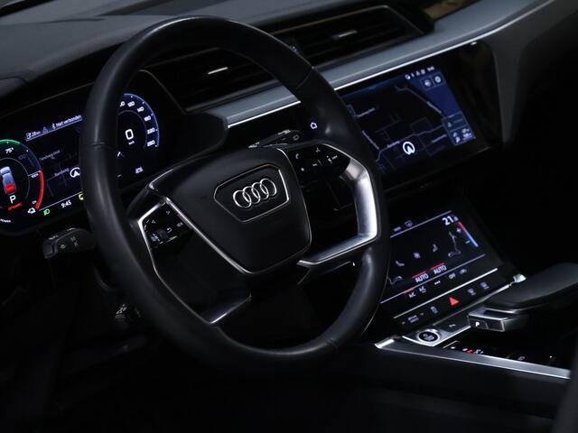 Audi e-tron 55 quattro edition 95 kWh Sport [LUCHTVERING, CRUISE CONTROL, BLUETOOTH TELEFOON, PDC V+A, CLIMATE CONTROL, LANE ASSIST, ELEKTRISCHE ACHTERKLEP, LED KOPLAMPEN, NIEUWSTAAT]