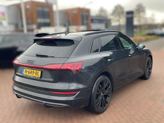 Audi e-tron e-tron 50 quattro Launch edition Black 71 kWh | Panoramadak | Stoelverwarming | Adaptive Cruise Control | Memory Seat | Parkeersensoren | Keyless | Apple Carplay