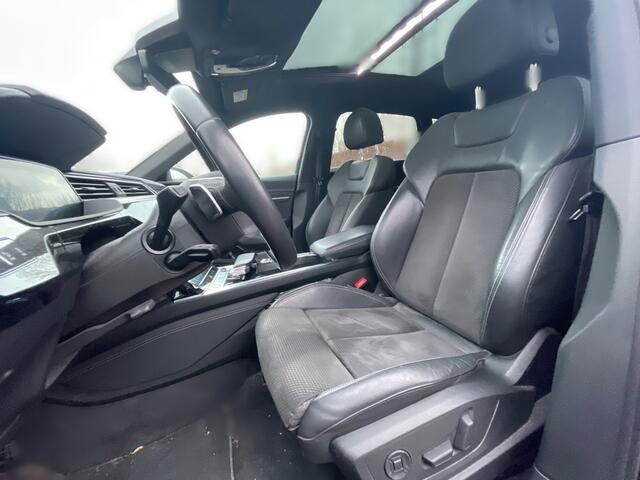 Audi e-tron e-tron 50 quattro Launch edition Black 71 kWh | Panoramadak | Stoelverwarming | Adaptive Cruise Control | Memory Seat | Parkeersensoren | Keyless | Apple Carplay