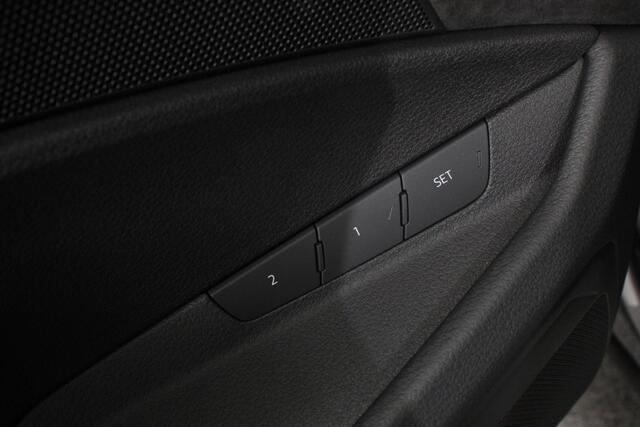 Audi e-tron e-tron 55 quattro advanced Pro Line Plus 360pk! | Navigatie | Climate Control | Electrisch bedienbare achterklep | Camera | Alcantara