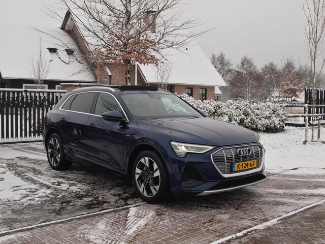 Audi e-tron 55 quattro S edition 95 kWh | SOH 95% | S-Line | Panoramadak | Trekhaak | Apple Carplay | Cruise Control | Parkeersensoren |