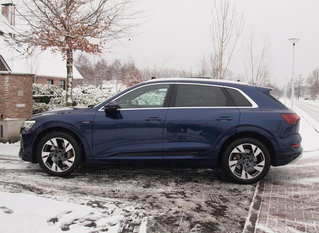 Audi e-tron 55 quattro S edition 95 kWh | SOH 95% | S-Line | Panoramadak | Trekhaak | Apple Carplay | Cruise Control | Parkeersensoren |